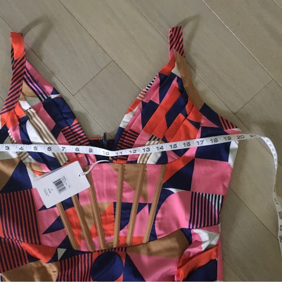 Averie Sweetheart Bodycon Midi Dress - Picture 10 of 14